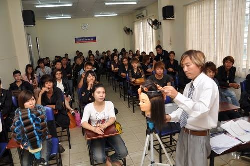 Học viện tóc quốc tế Thảo Tây  sốt học viên trong khóa học đầu năm  Báo  Dân trí